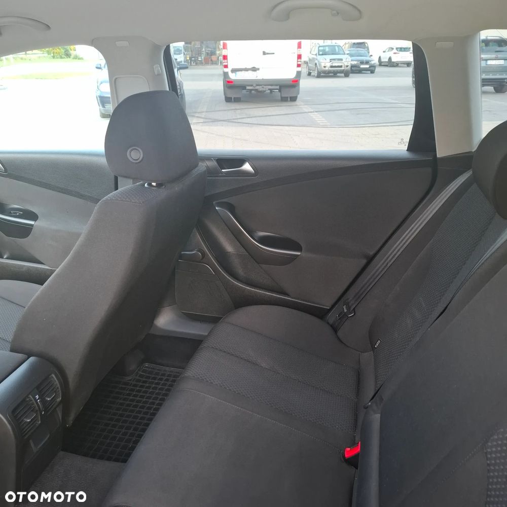 Volkswagen Passat Variant 2.0 TDI DPF Highline - 8