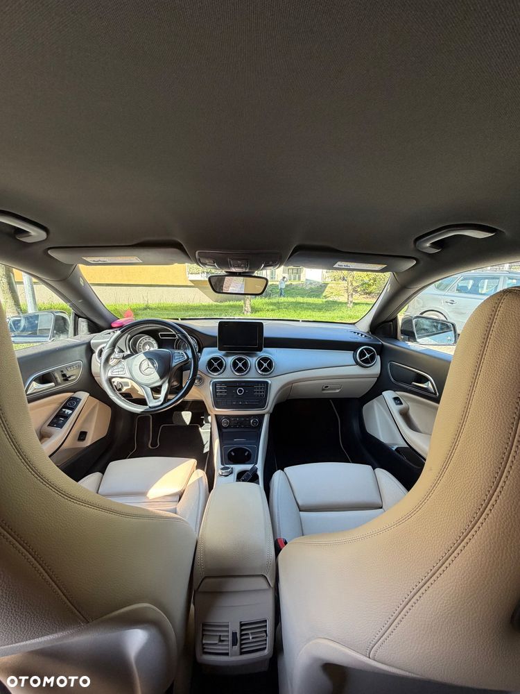 Mercedes-Benz CLA 250 7G-DCT Urban - 4
