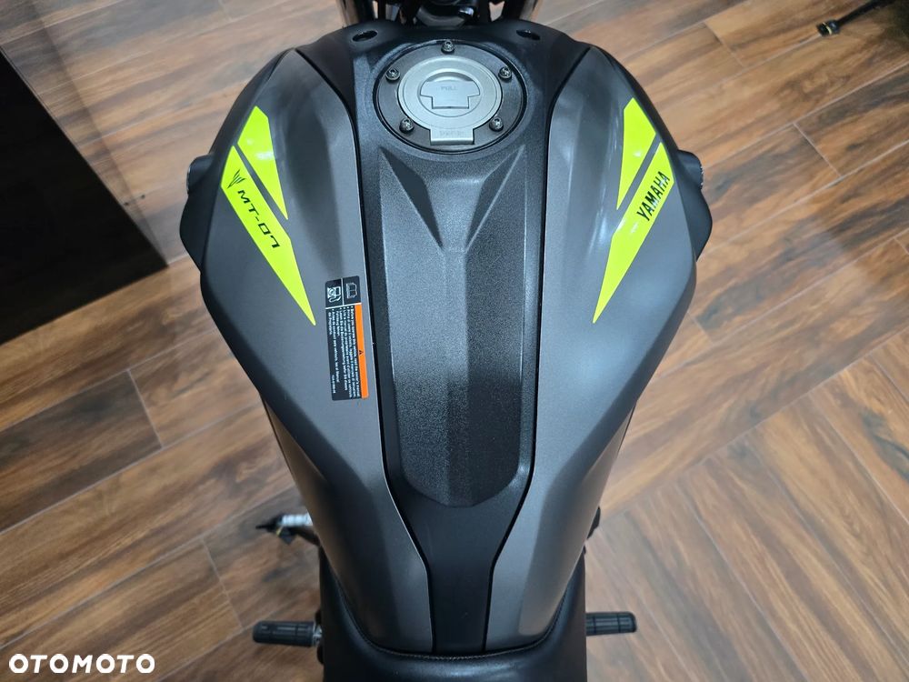 Yamaha MT - 17