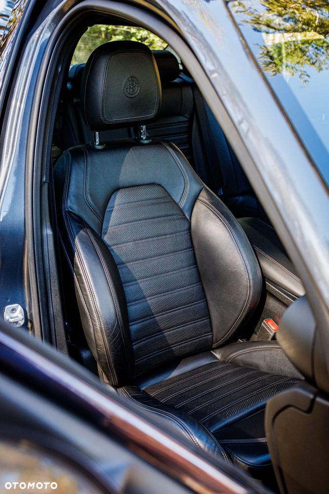 Alfa Romeo Giulia 2.0 Turbo 16V AT8-Q4 Veloce - 13