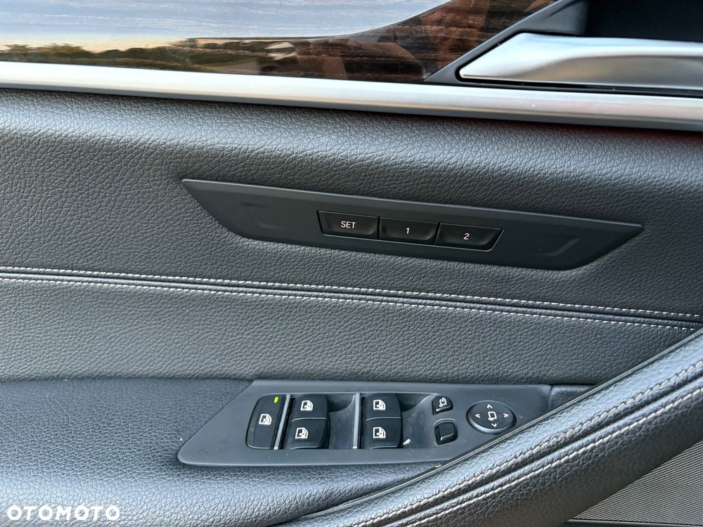 BMW Seria 5 540i xDrive Touring Luxury Line - 19