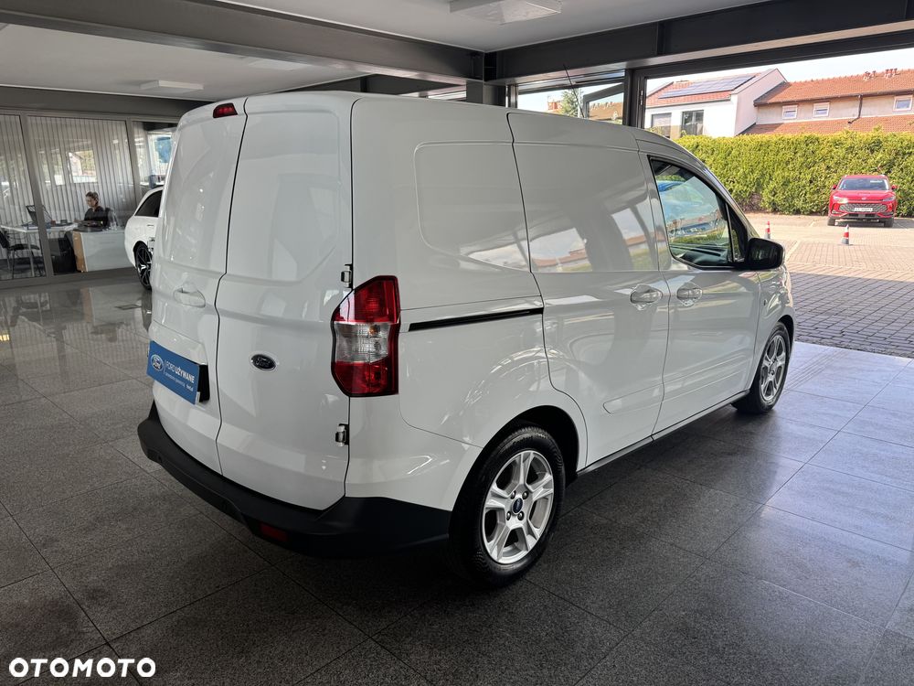 Ford Transit Courier - 13