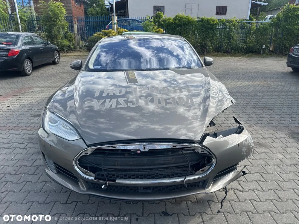 Tesla Model S - 3