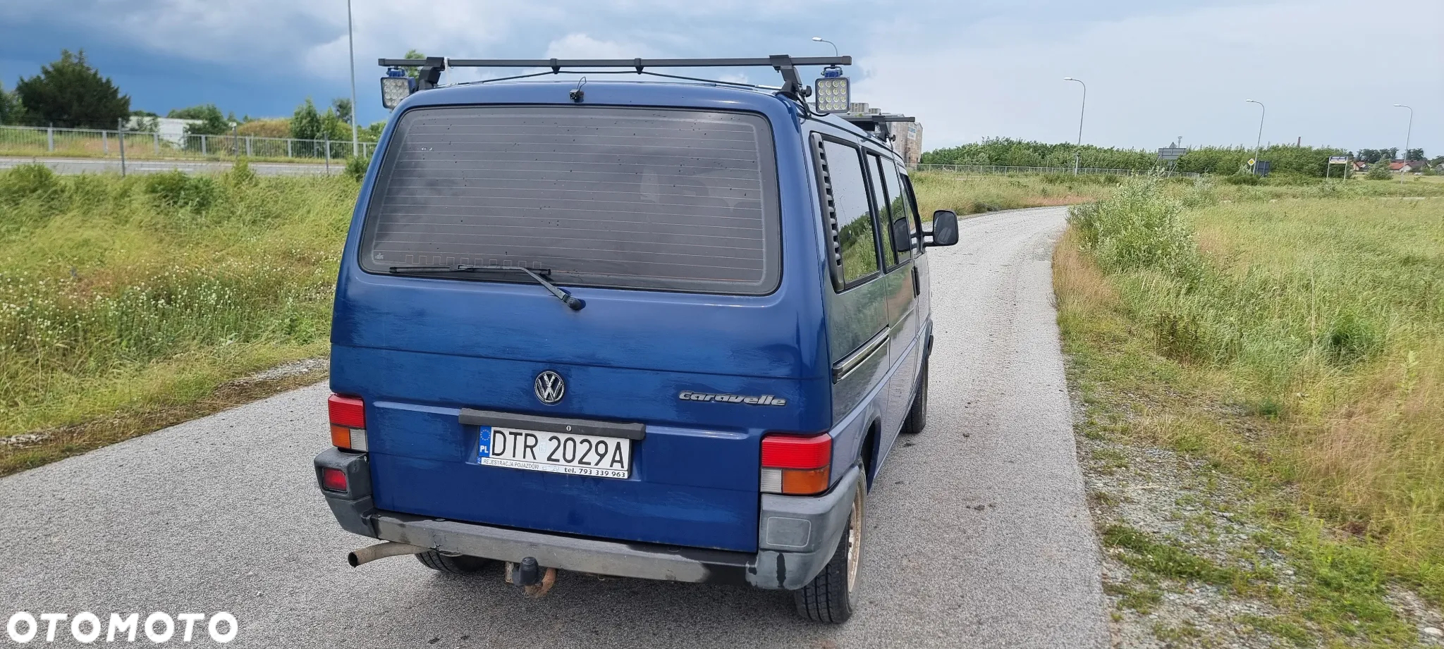 Volkswagen Caravelle - 10