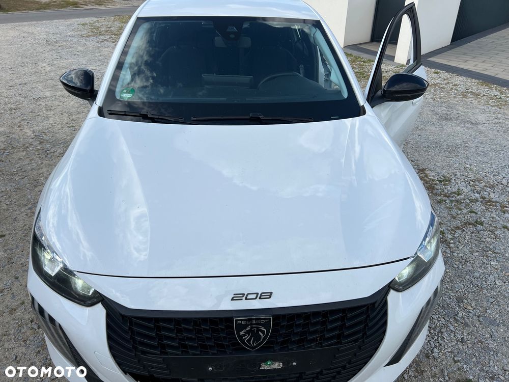 Peugeot 208 - 8