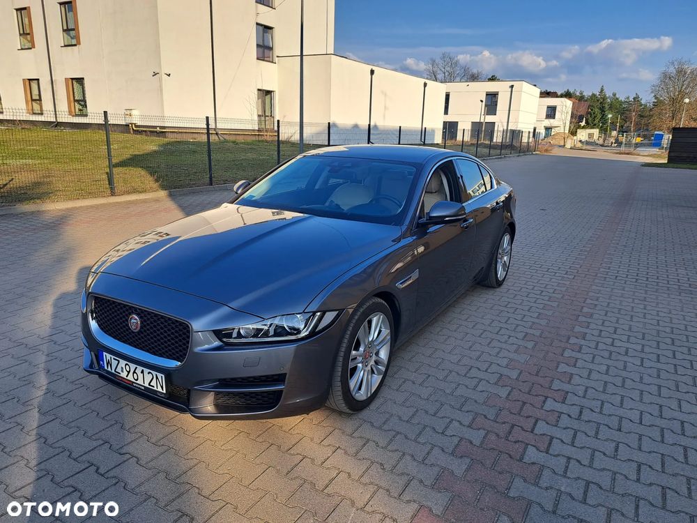Jaguar XE 2.0 T Prestige - 1