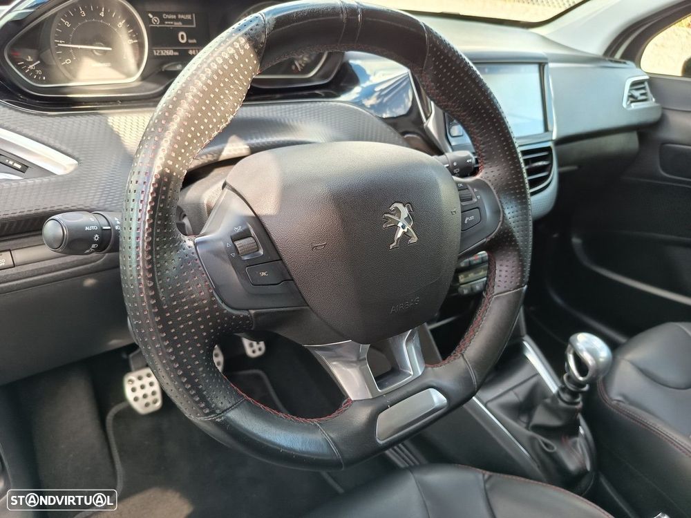 Peugeot 208 1.2 PureTech GT Line - 23