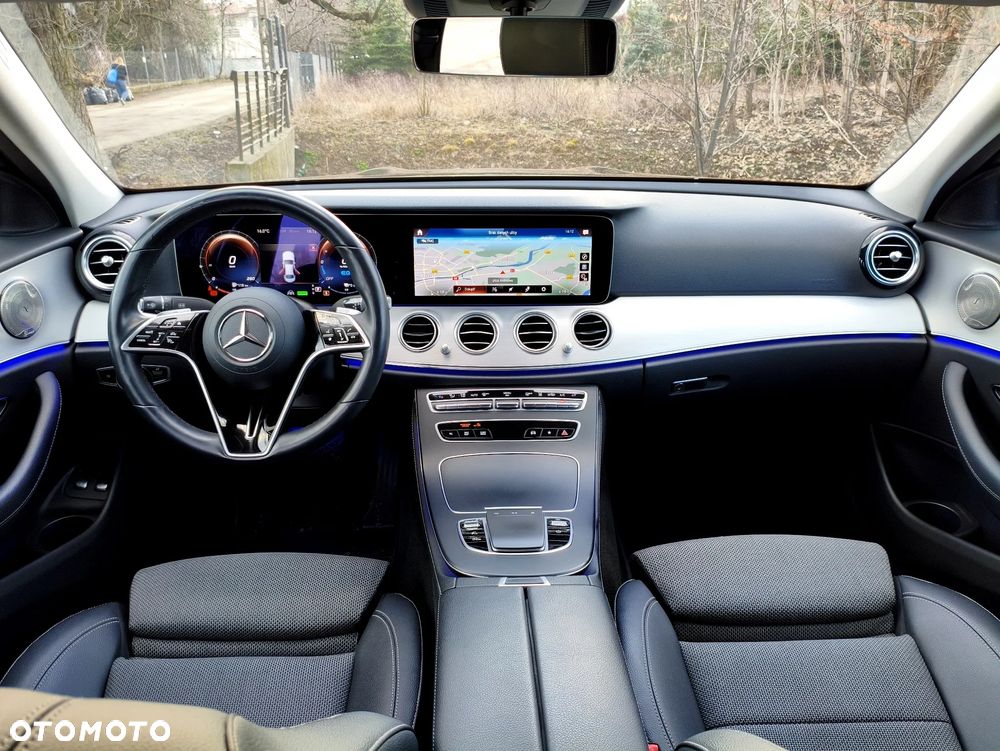 Mercedes-Benz Klasa E 300 4Matic 9G-TRONIC - 31