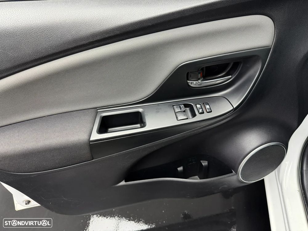 Toyota Yaris 1.5 HSD Comfort - 8