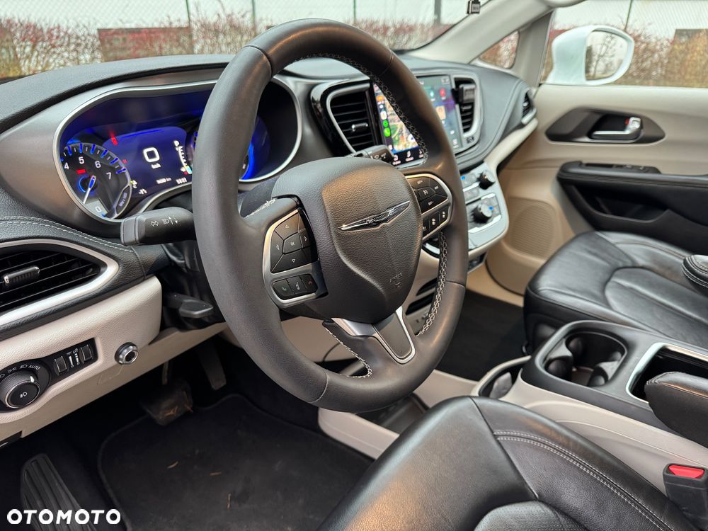 Chrysler Pacifica - 7