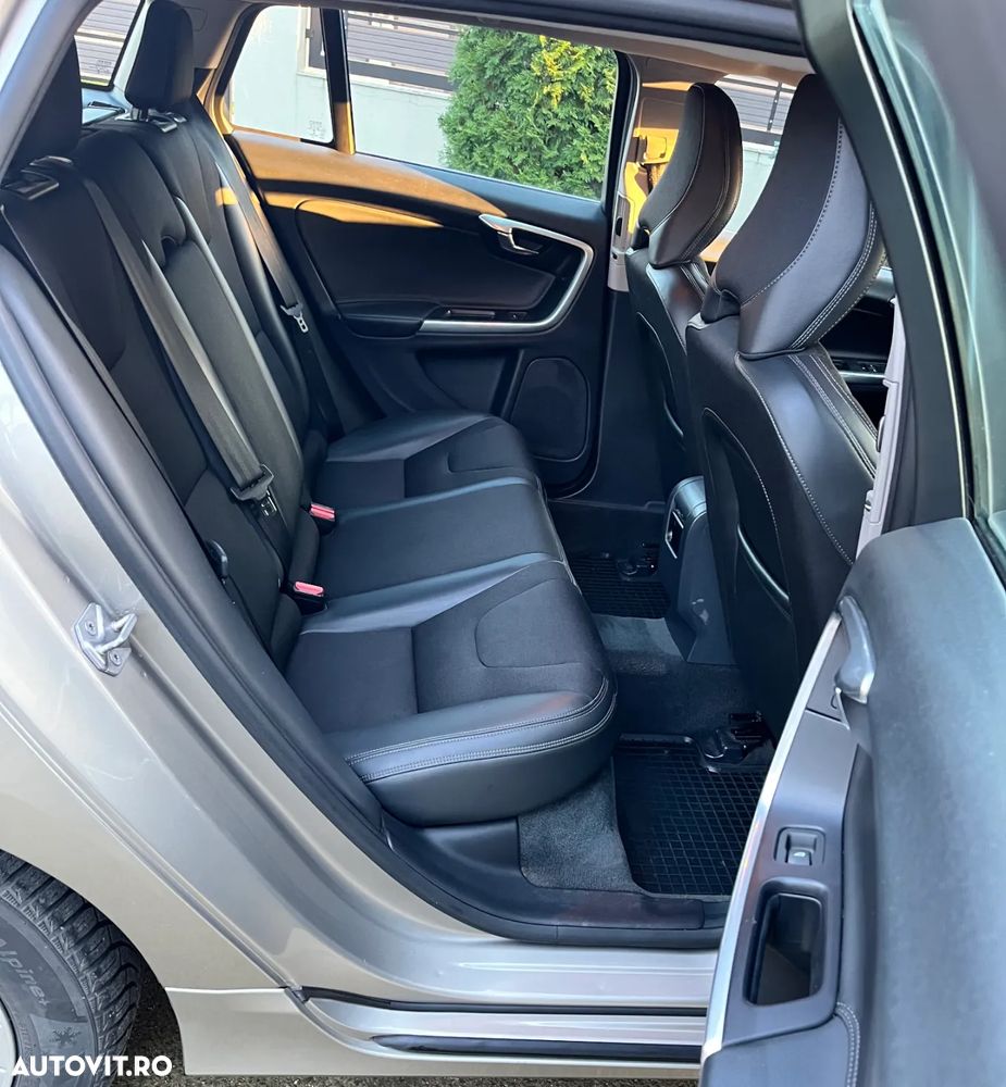Volvo V60 D2 Momentum - 9