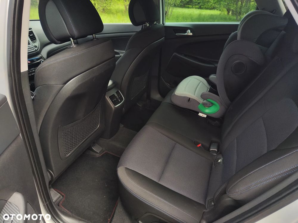 Hyundai Tucson 2.0 CRDI BlueDrive Style 2WD - 19