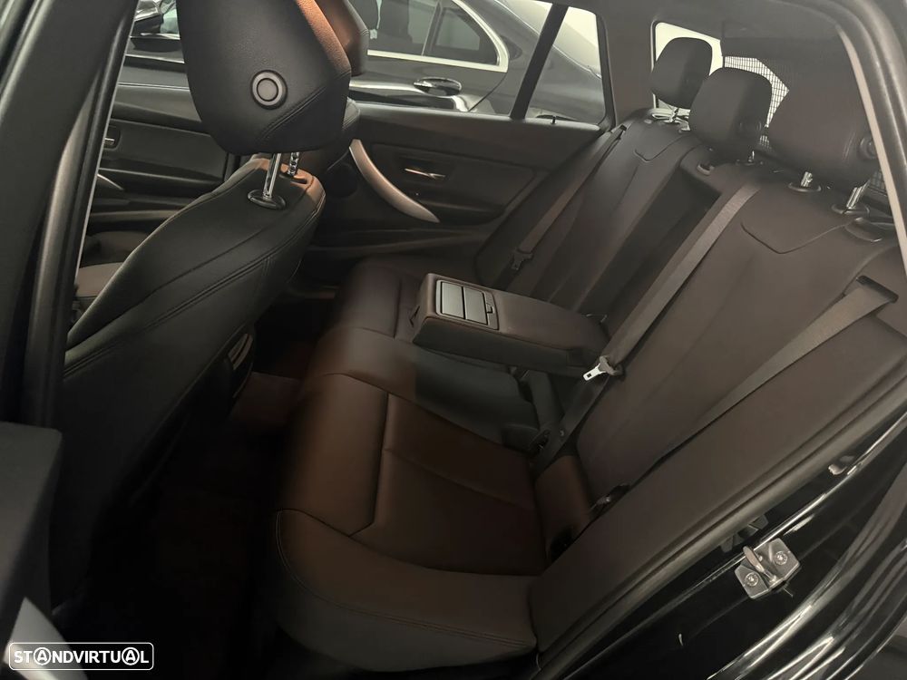 BMW 318 d Line Sport - 26