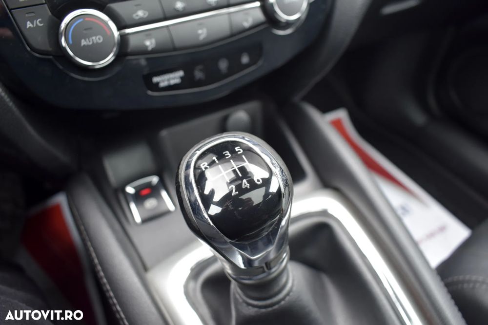 Nissan Qashqai 1.6 DCI TEKNA - 26