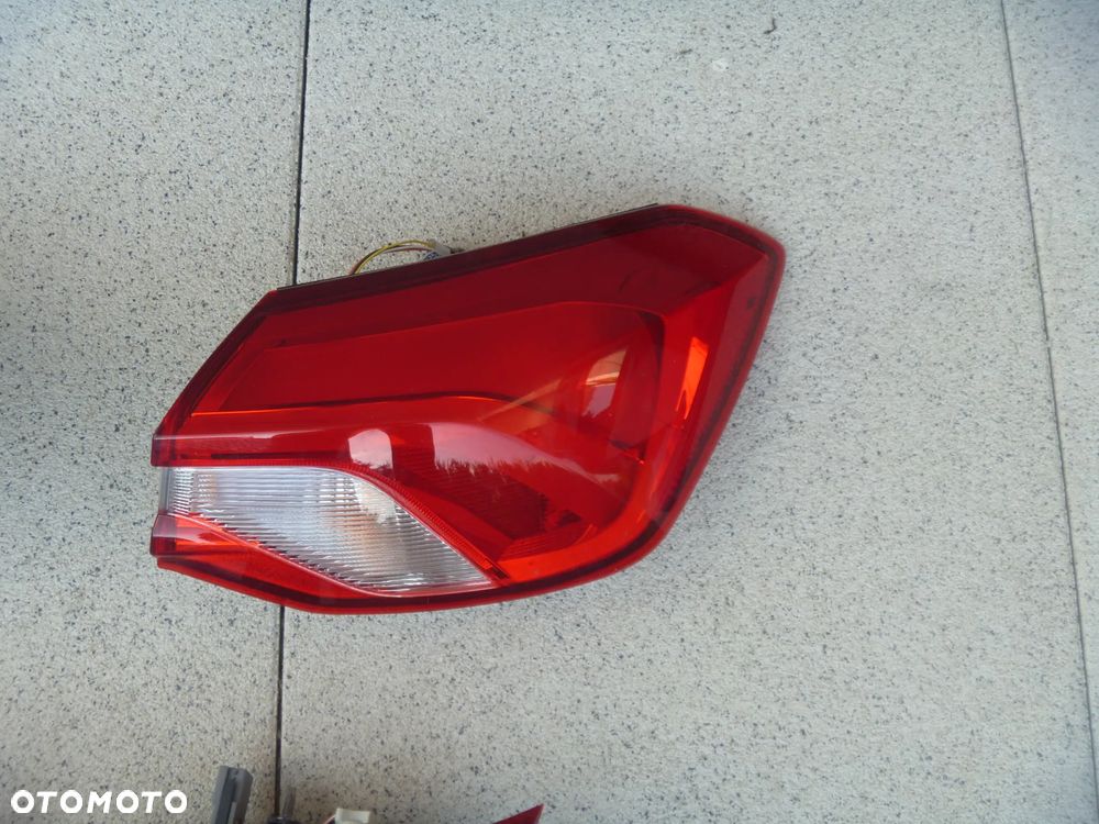 FORD FOCUS MK4 HB LAMPA TYLNA  PRAWA LED IGŁA - 2