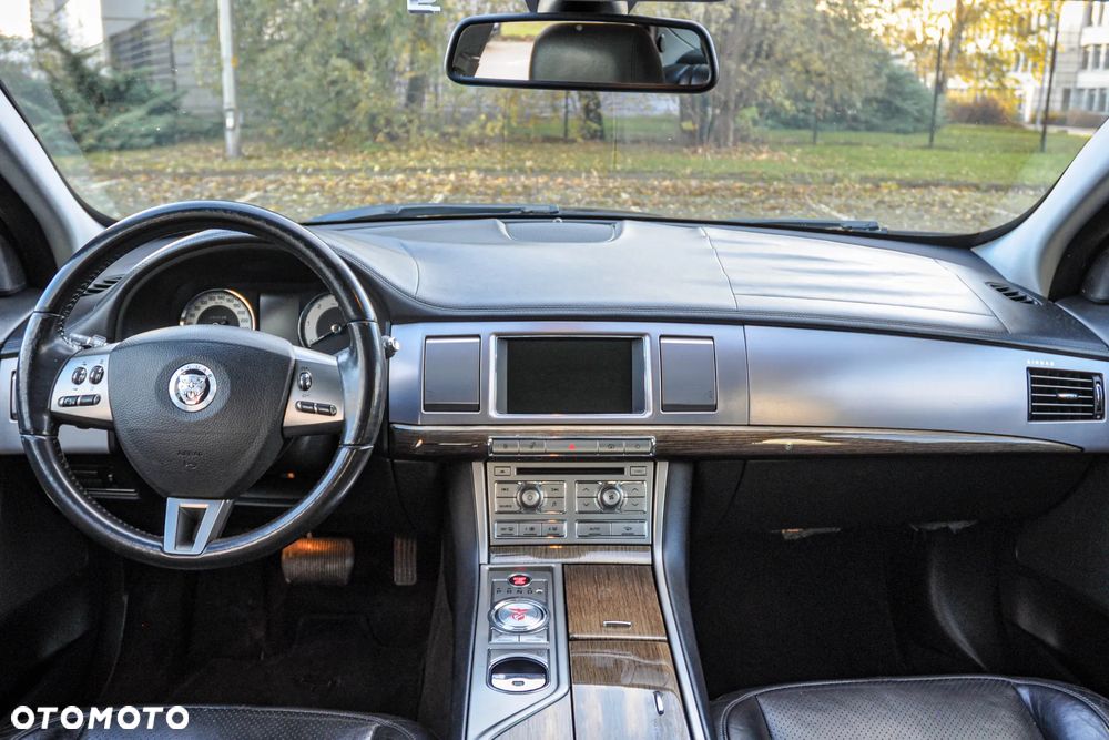Jaguar XF 2.7 V6 D Luxury - 10