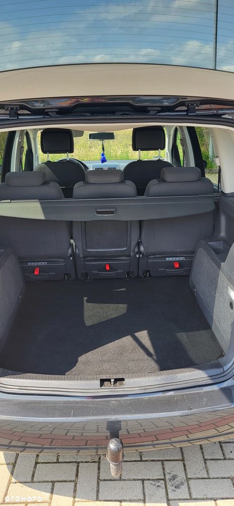 Volkswagen Touran 2.0 TDI DPF BlueMotion Technology Comfortline - 11