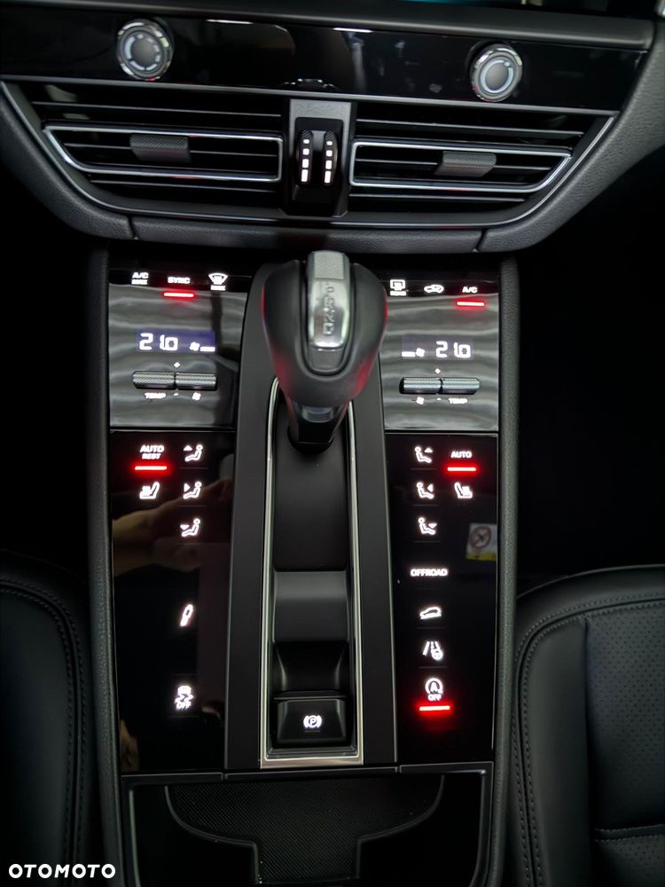 Porsche Macan T - 21
