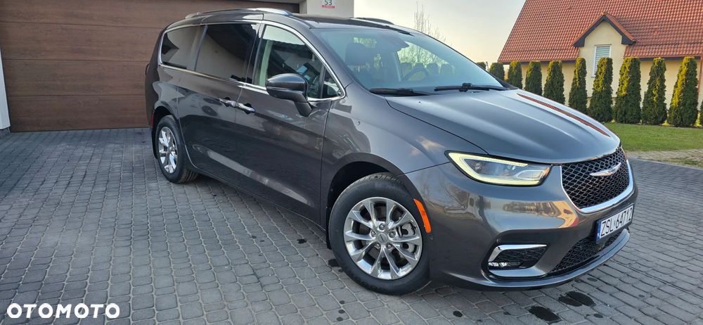 Chrysler Pacifica - 4