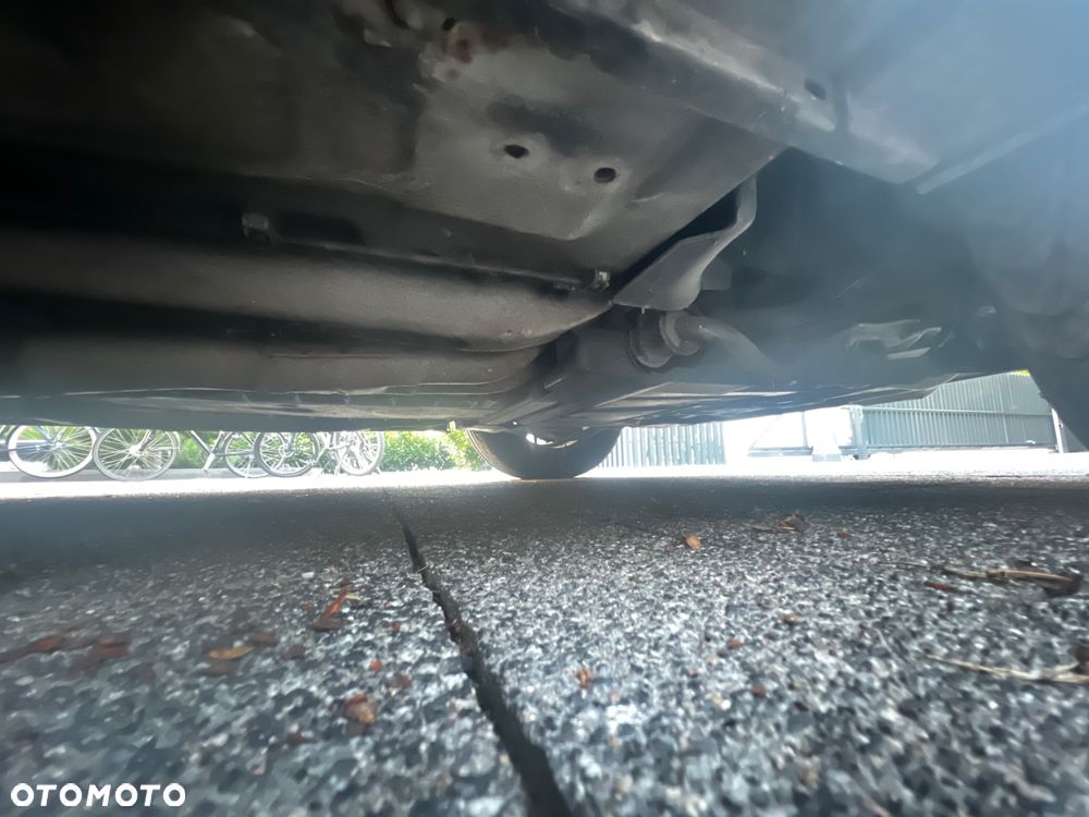 BMW Seria 7 740i V8 - 32