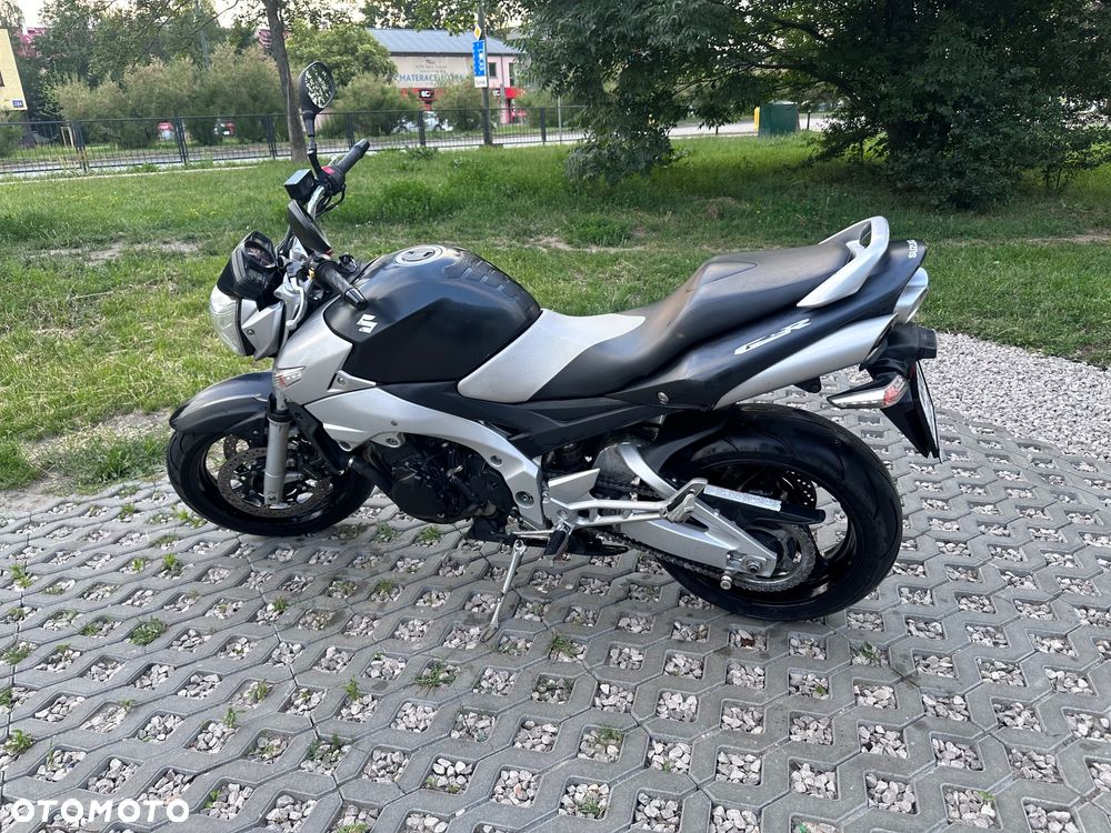 Suzuki GSR - 6