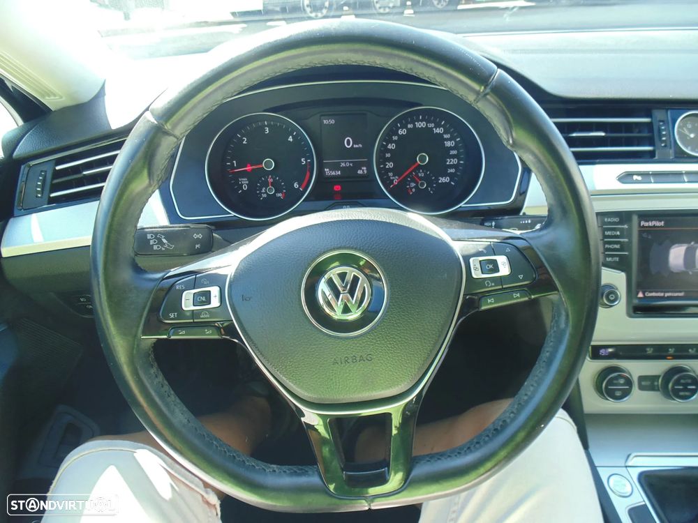 VW Passat 1.6 TDI Highline - 27