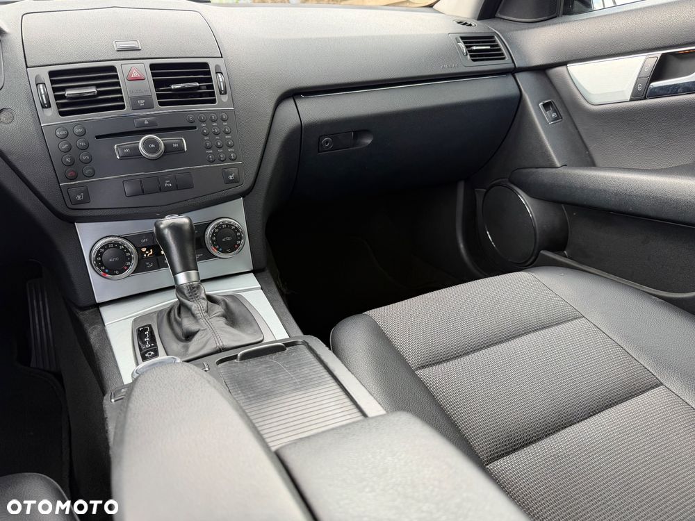Mercedes-Benz Klasa C 180 BlueEFFICIENCY 7G-TRONIC Avantgarde - 23