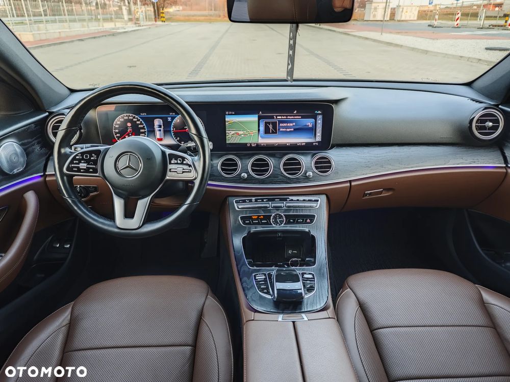 Mercedes-Benz Klasa E 400 d 4Matic T 9G-TRONIC AMG Line - 19