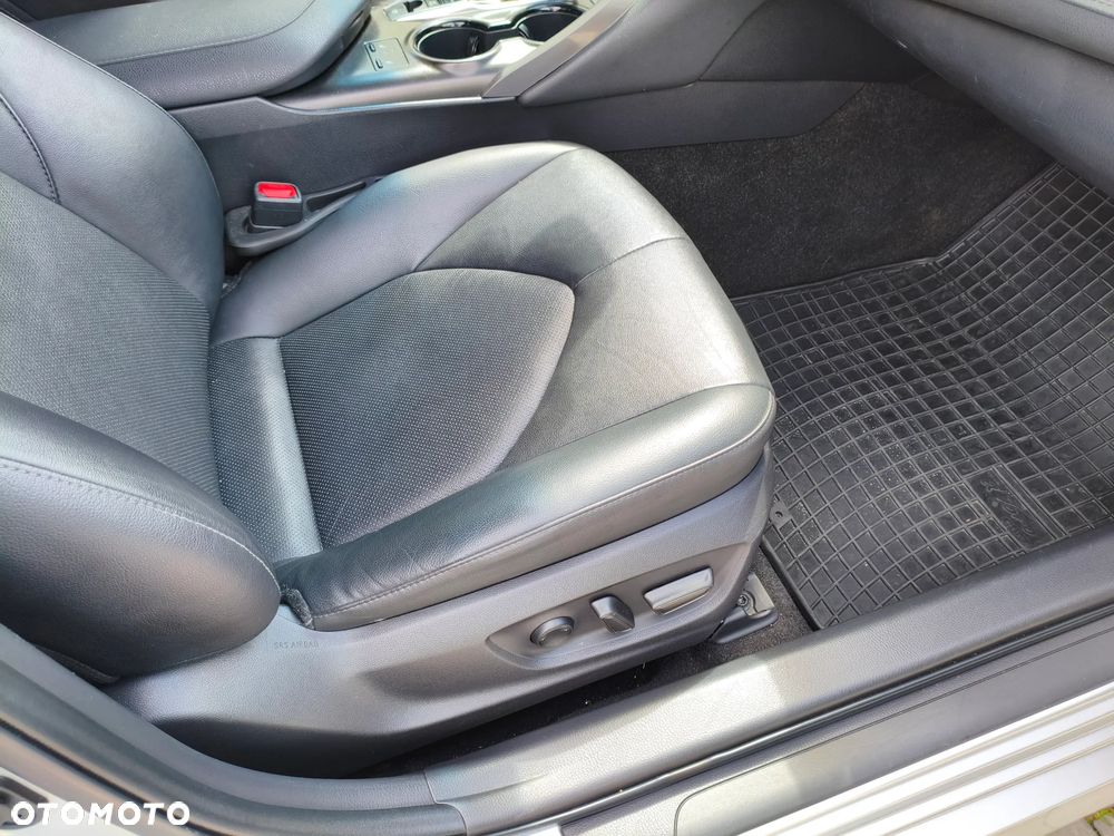 Toyota Camry 2.5 Hybrid Comfort CVT - 36