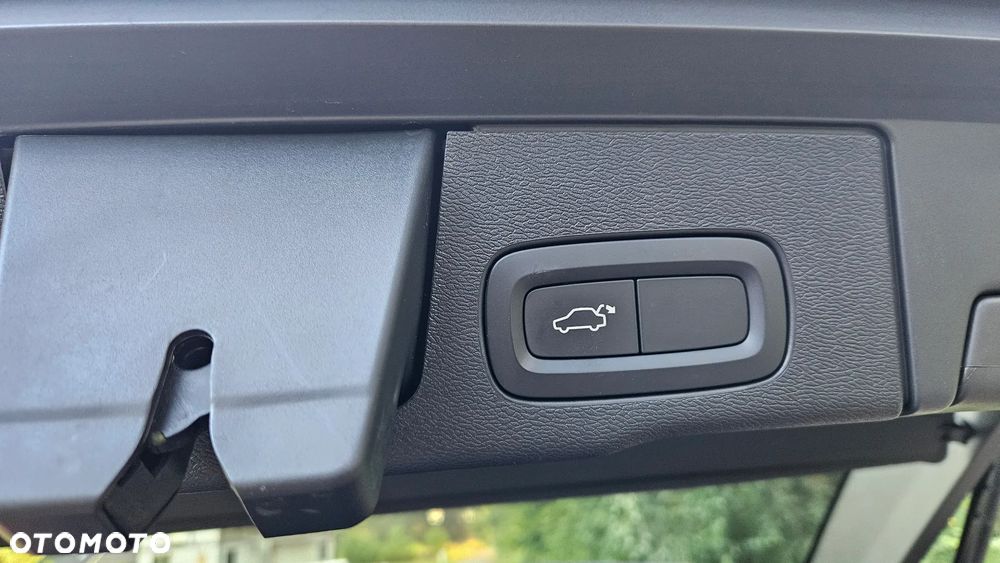 Volvo XC 60 D5 AWD Geartronic RDesign - 12