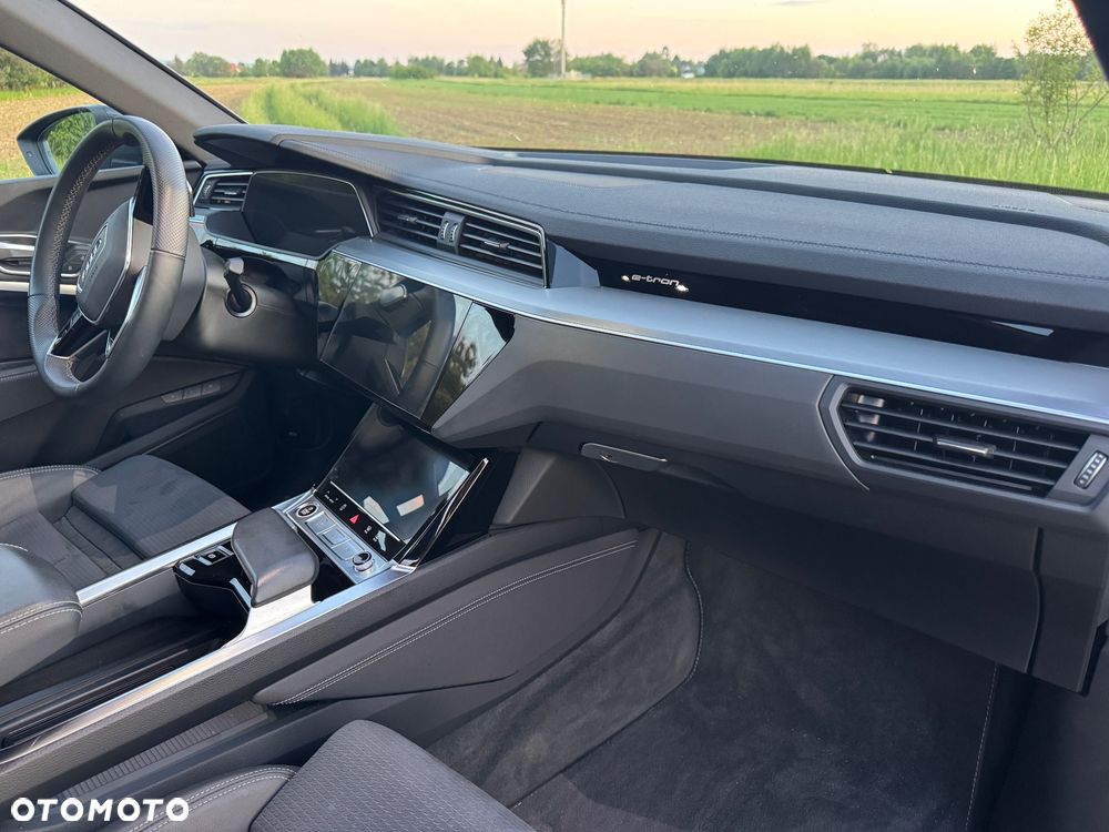 Audi Q8 Sportback e-tron - 7