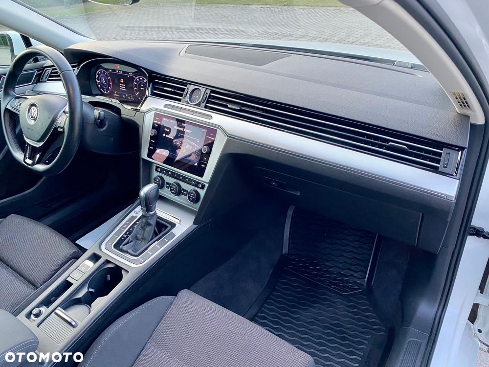 Volkswagen Passat 1.5 TSI OPF DSG Highline - 32
