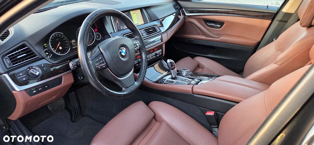 BMW Seria 5 525d Sport-Aut Luxury Line - 14