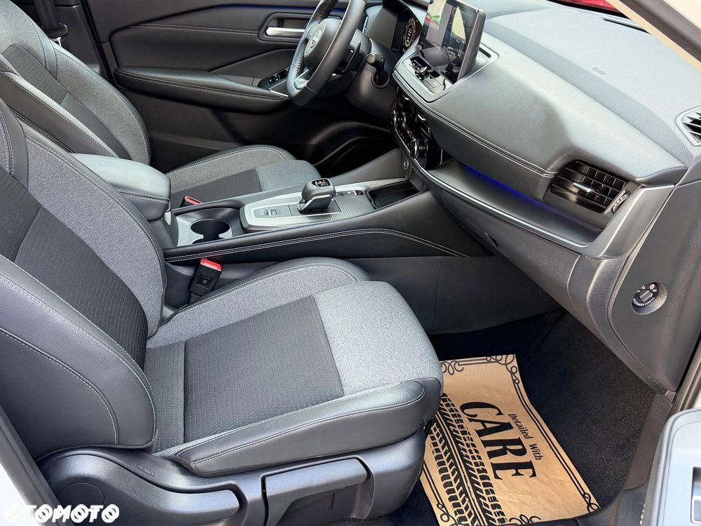 Nissan Qashqai 1.3 DIG-T mHEV N-Connecta Xtronic - 32