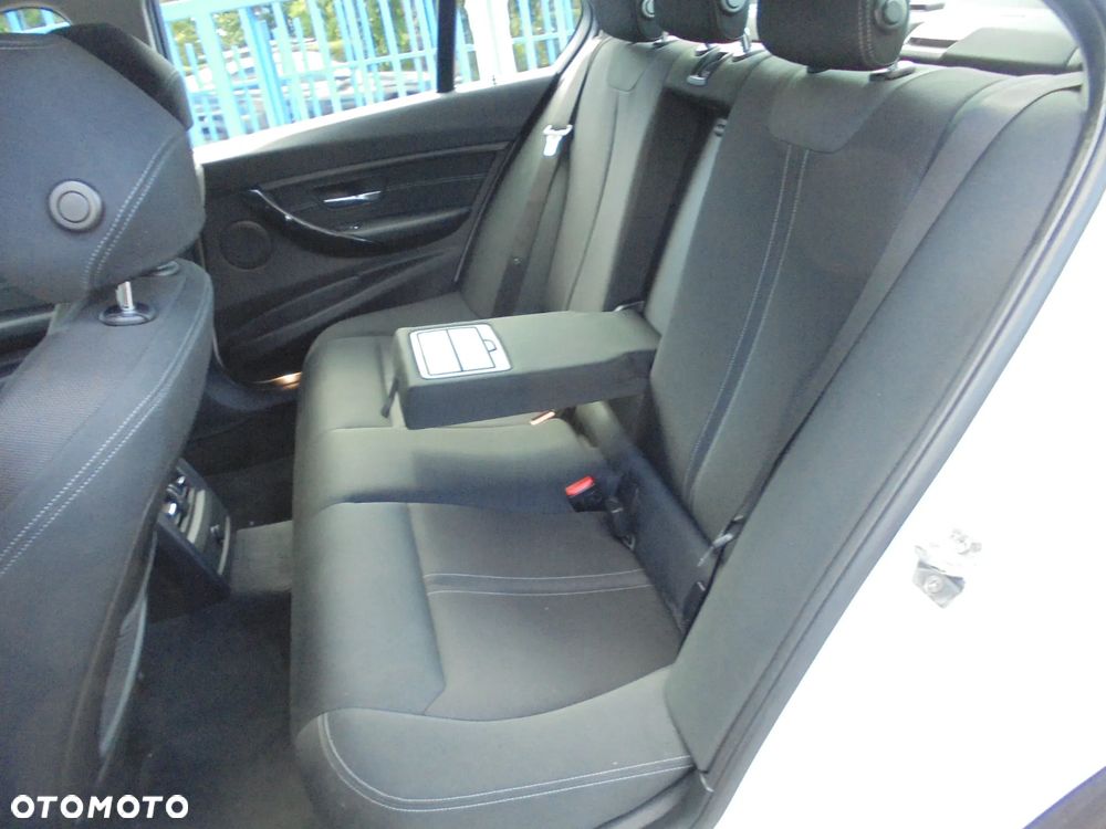 BMW Seria 3 320d Edition M Sport Shadow - 10