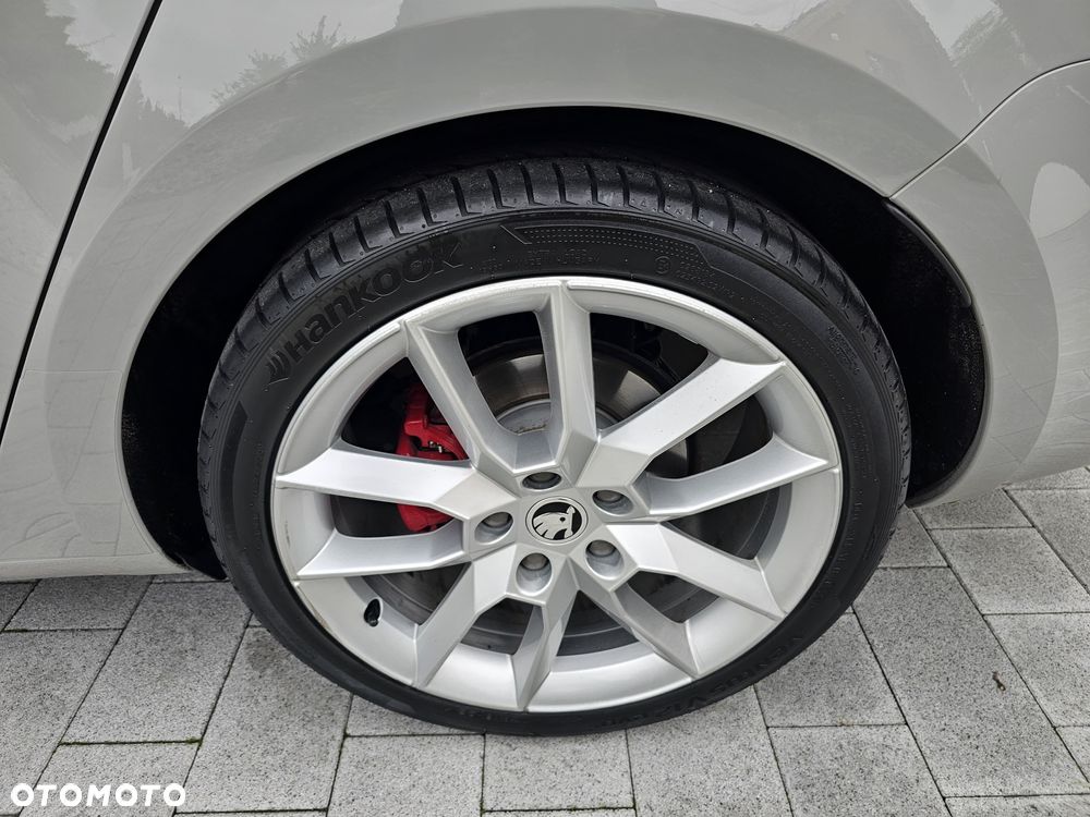 Skoda Octavia 2.0 TDI RS Challenge DSG - 13