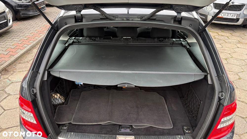 Mercedes-Benz Klasa C 220 CDI DPF Automatik BlueEFFICIENCY - 24