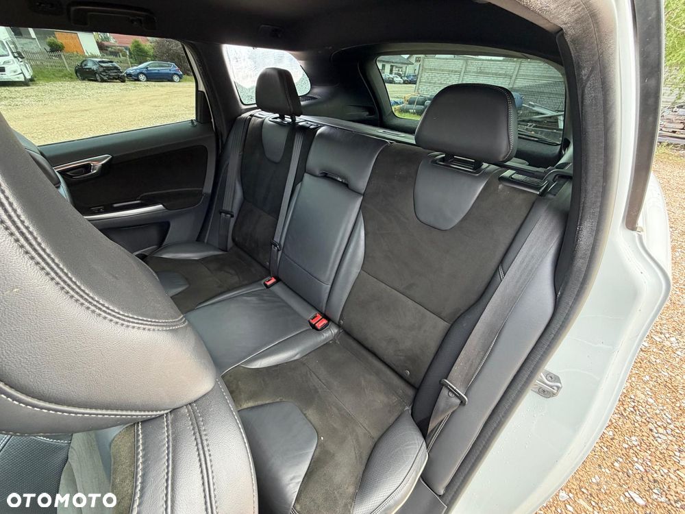Volvo XC 60 D3 Drive-E R-Design Kinetic - 12