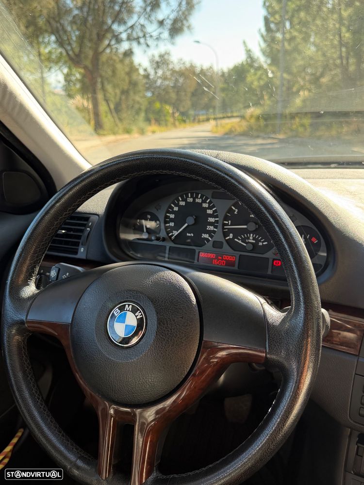 BMW 320 i - 12