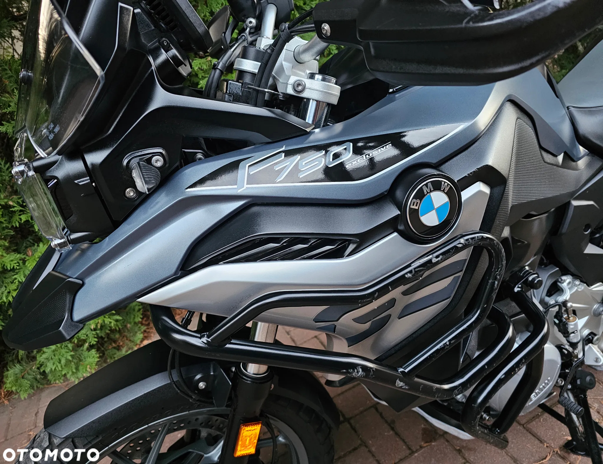 BMW F - 16