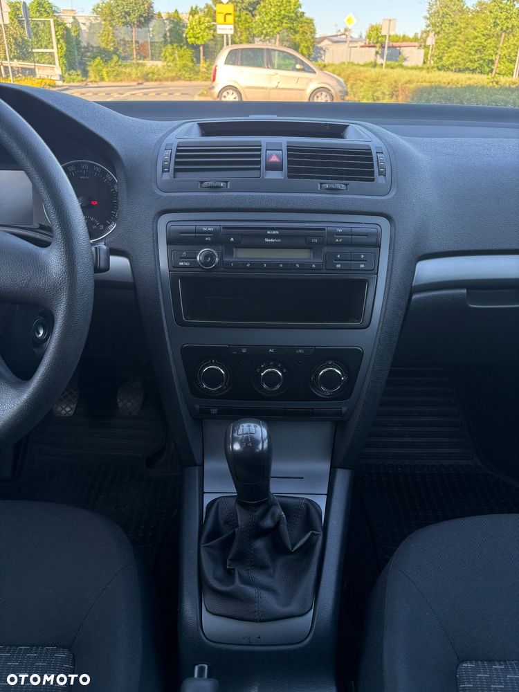 Skoda Octavia 1.6 Ambiente EU5 - 23