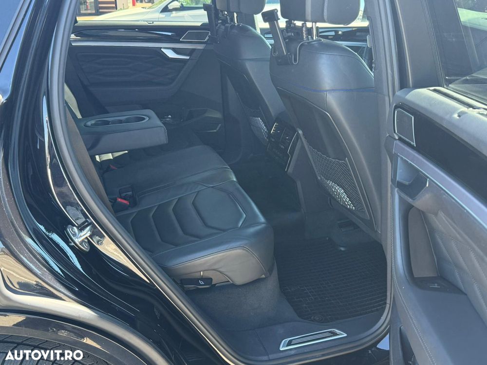 Volkswagen Touareg - 17