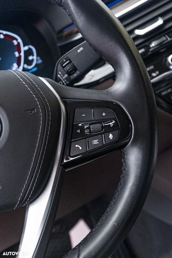 BMW Seria 5 530e iPerformance Aut. Luxury Line - 37