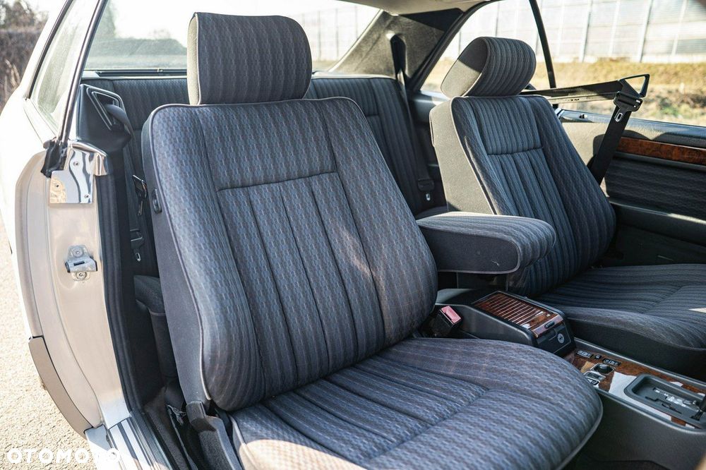 Mercedes-Benz Klasa E 320 - 25