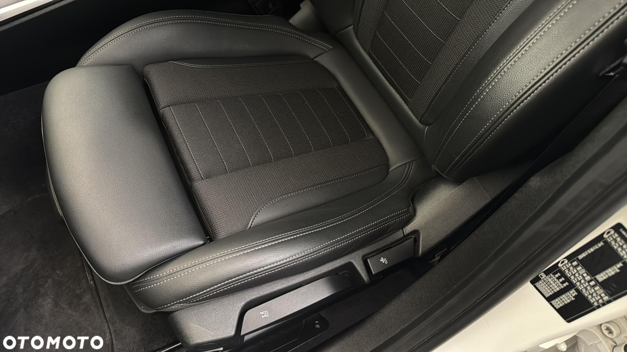 BMW Seria 3 320i - 13