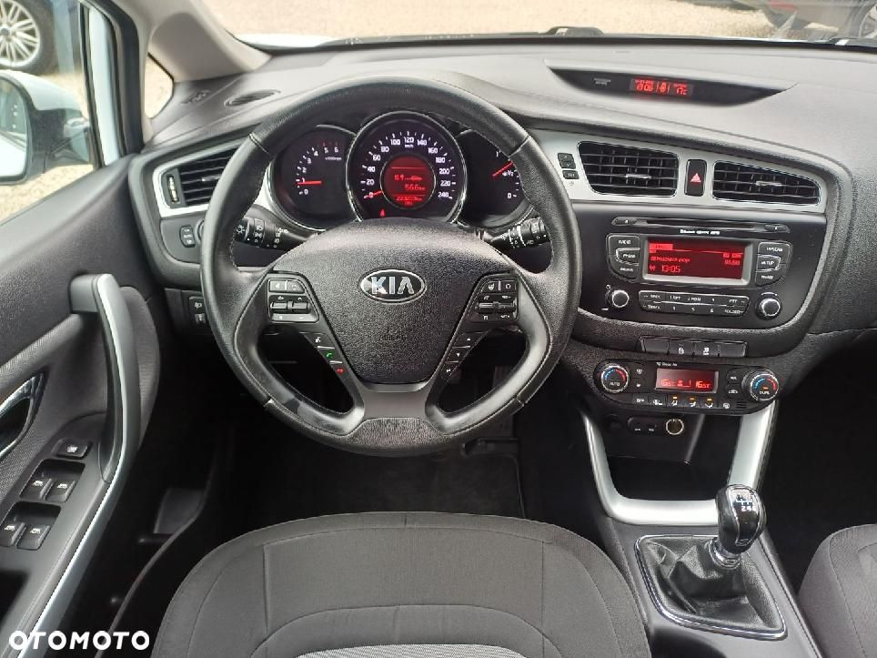 Kia Ceed 1.6 CRDi 128 Dream-Team Edition - 9