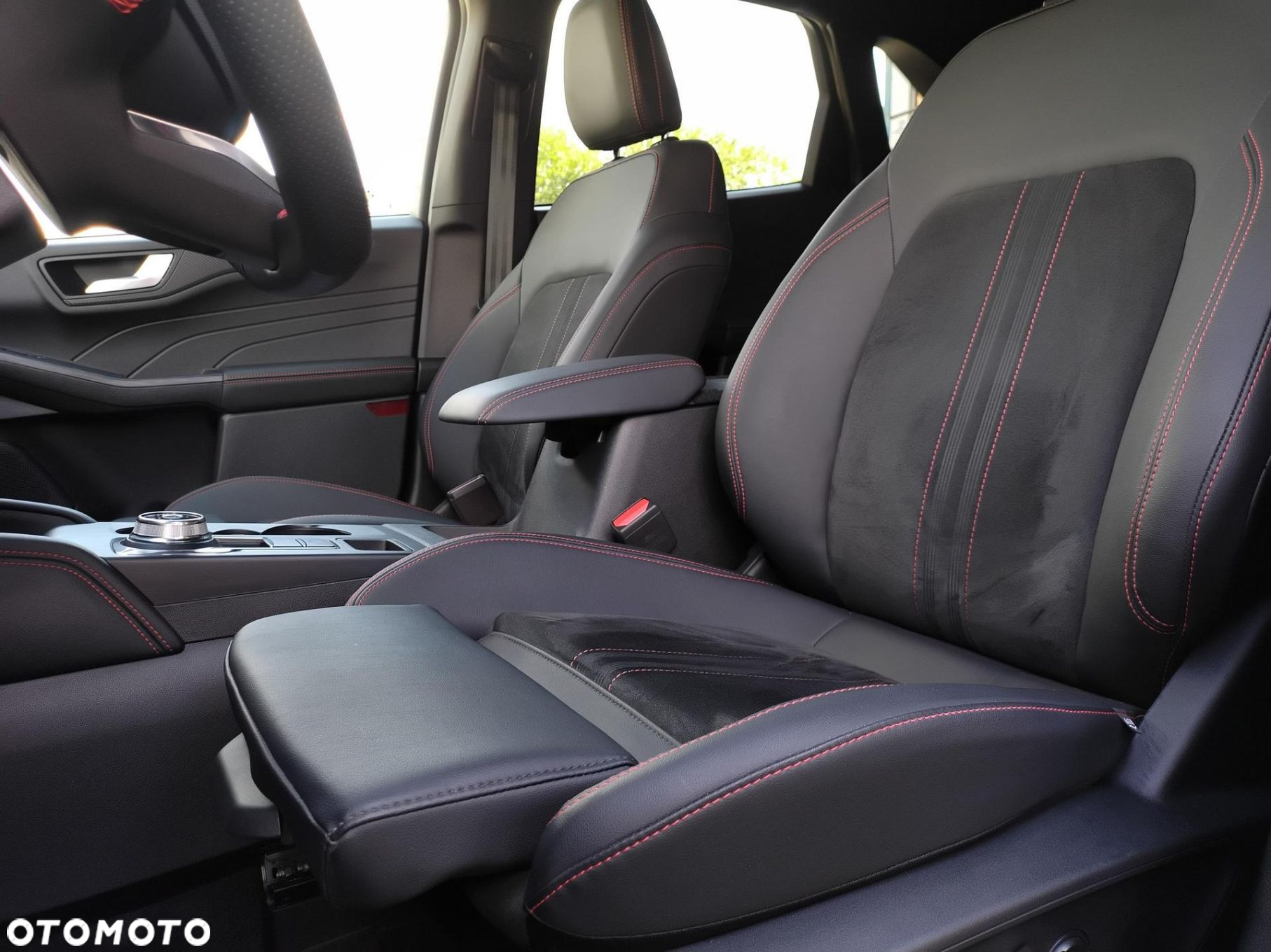 Ford Kuga 2.5 FHEV AWD ST-Line X eCVT - 25