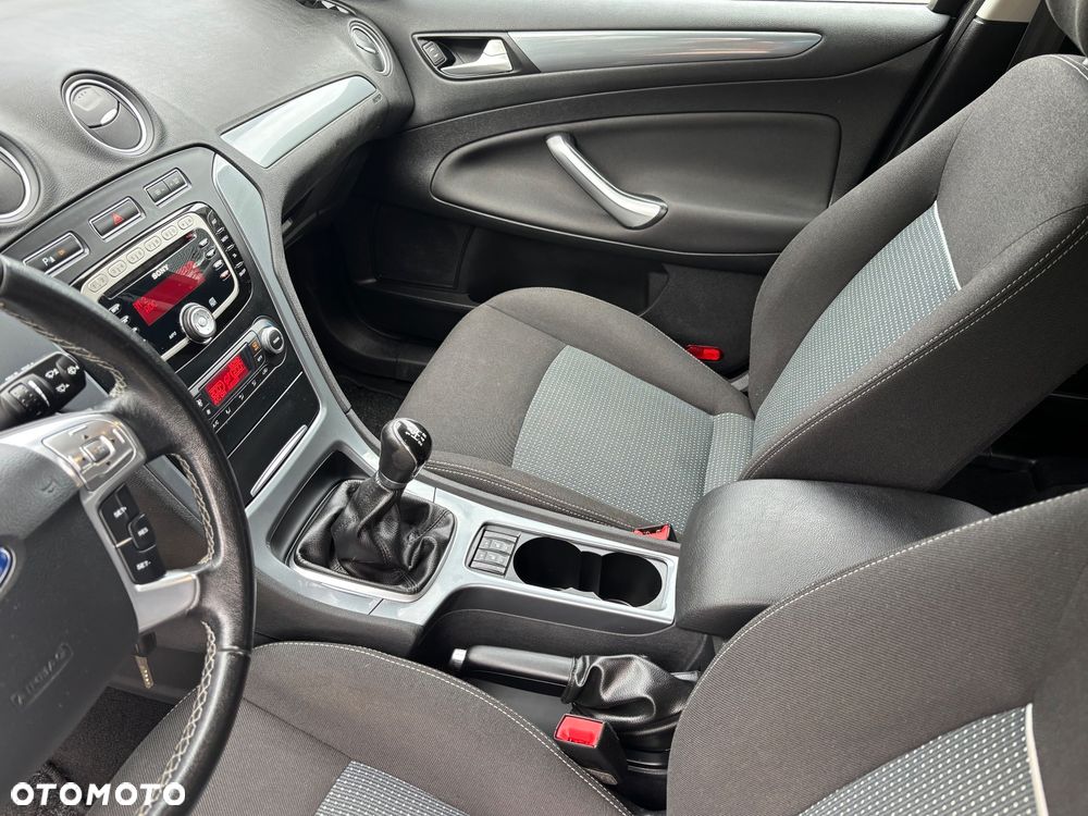 Ford Mondeo - 36