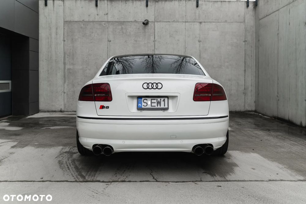Audi S8 - 4