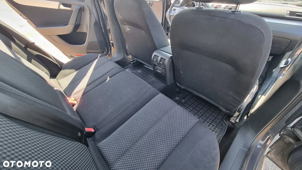 Volkswagen Passat 1.6 TDI Trendline - 20